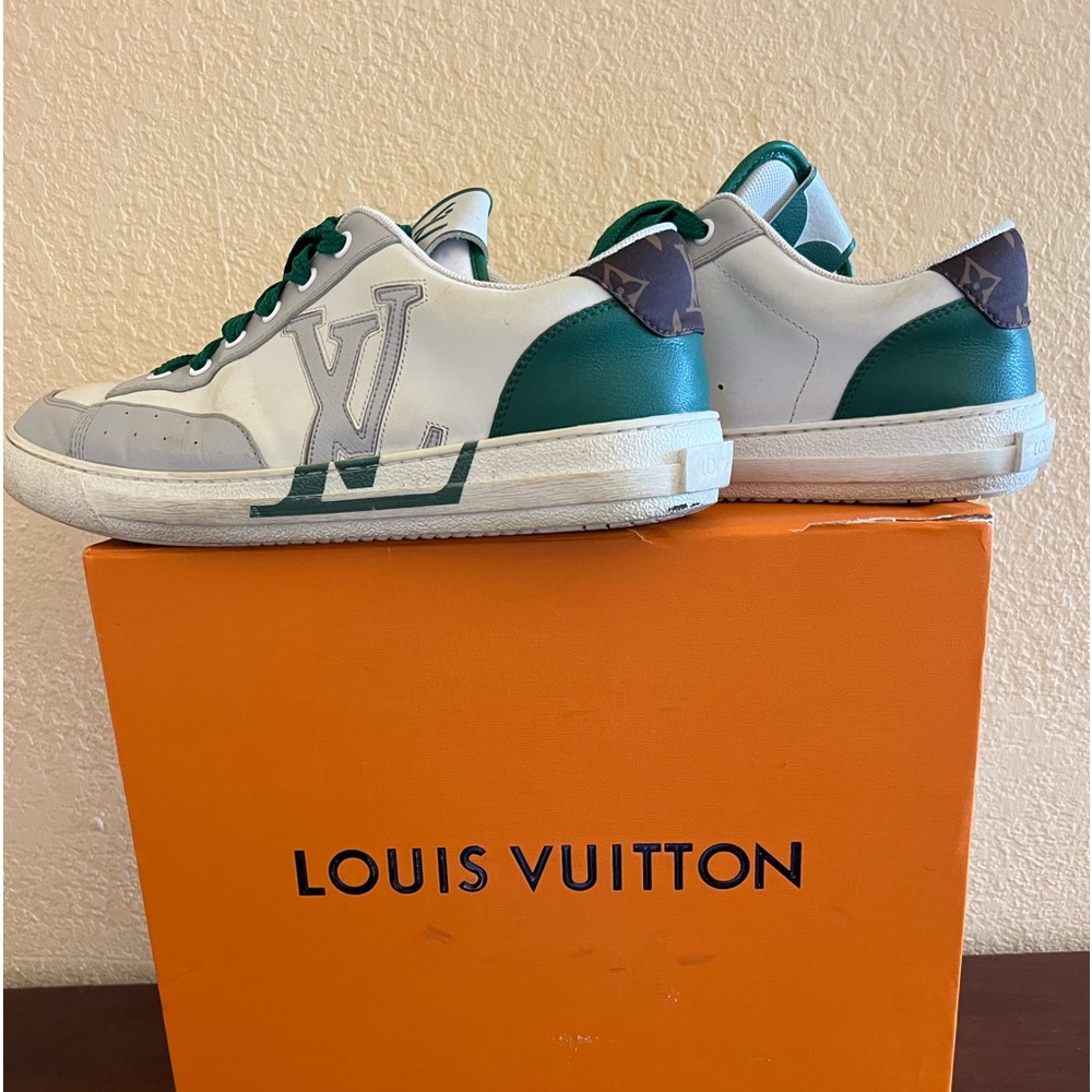 LV MENS SHOWS SIZE 10